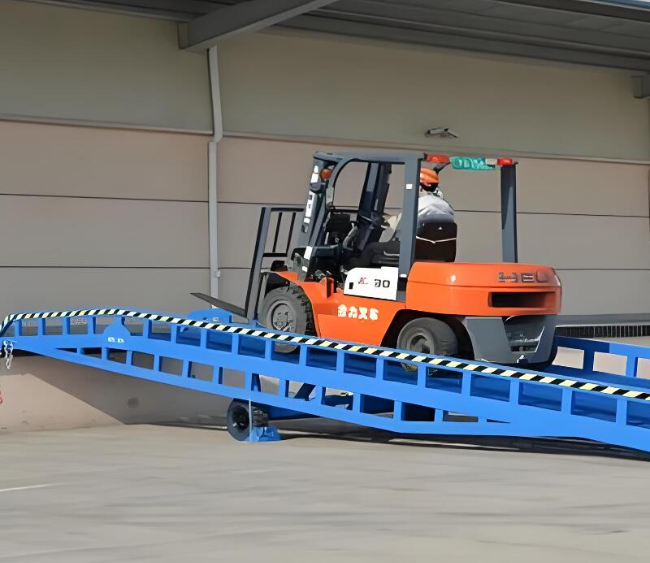 石河子乡移动式卸货平台（叉车用）